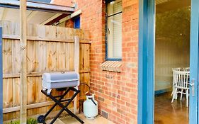 Bay Rd Kids & Pet Friendly Free Parking